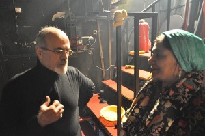 Links regisseur Behrouz Gharibpour.