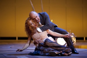 dezaakmakropulos_001 Cheryl Barker als Emilia Marty en Dale Duesing als Jaroslav Prus (foto: Hans van den Bogaard).