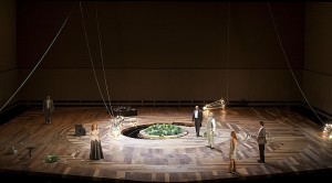 Yannick Nézet-Séguin (conductor), Ivo van Hove (director), Jan Versweyveld (sets and lighting design), A.F. Vandevorst (costumes), Klaus Bertisch&Janine Brogt (dramaturges) De zaak Makropulos van een afstandje (foto: Hans van den Bogaard).