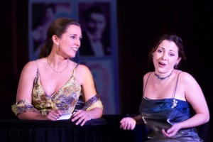 op_0877-small Artistiek leidster Mylou Mazali (rechts) en sopraan Tara Pigal tijdens een Opera per Tutti-uitvoering in maart (foto: Roos Westhoff).
