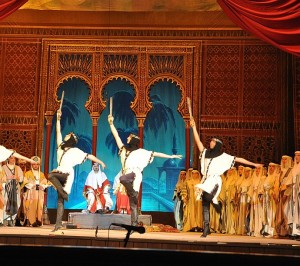 azerbeidzjan_002 Uitvoering van de opera Koroghlu van de eerste grote Azerbeidjaanse componist Uzeyir Hajibeylov in het operatheater van Baku.