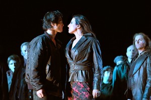 Marc Albrecht (conductor), Robert Carsen (director), Michael Levine (sets), Falk Bauer (costumes), Robert Carsen & Peter van Praet (lighting), Marco Berriel (choreographer) Yonghoon Lee stak boven Nadia Krasteva uit (foto: Monika Rittershaus).