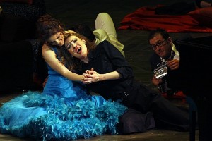 miskolcariadne_001 Lubica Vargicoca als Zerbinetta en Denisa Hamarova als componist (foto: Miskolci Nemzetközi Operafesztivál).
