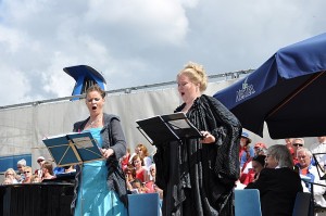 Rechts initiatiefneemster Wiebke Göetjes (foto: Edwin de Leeuwerk).