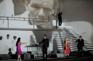 Scène uit Così fan tutte in Salzburg (foto: Monika Rittershaus).