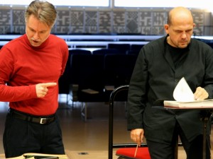 Aldert Vermeulen (links) met Jaap van Zweden tijdens een repetitie.