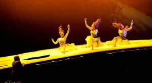 RheingoldReisopera De Rijndochters en Alberich (foto: Marco Borggreve).