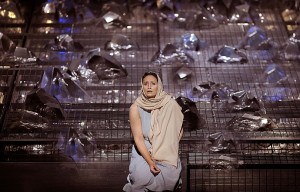 Carlo Rizzi (conductor), Pierre Audi (director), George Tsypin (sets), Dagmar Niefind (costumes), Jean Kalman (lighting design), Amir Hosseinpour (choreography), Willem Bruls (dramaturge) Scène uit de Juive-productie van De Nederlandse Opera (foto: Ruth Walz).