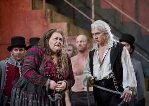 Stephanie Blythe en Dmitri Hvorostovsky in Il Trovatore (foto: Cory Weaver / San Francisco Opera). 