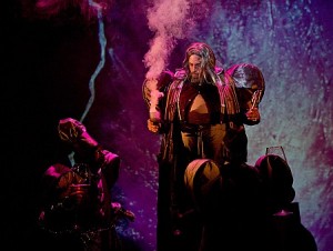 DeGelaarsdeKat_003 Niklaus Kost als de tovenaar (foto: Jurjen Stekelenburg).