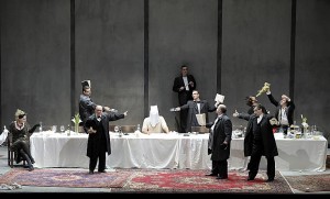 Stefan Soltesz (conductor), Peter Konwitschny (director), Johannes Leiacker (sets and costumes), Manfred Voss (lighting design), Bettina Bartz (dramaturge) Scène uit de Salome-productie (foto: Monika Rittershaus).
