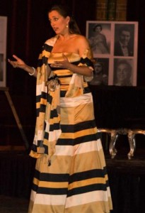 OP.0674 (Small) Mylou Mazali tijdens een eerder concert (foto: Roos Westhoff).
