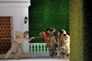 René Jacobs (conductor), Nigel Lowery & Amir Hosseinpour (directors), Nigel Lowery (sets&costumes), Lothar Baumgarte (lighting design), Amir Hosseinpour (choreography)