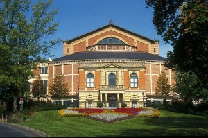 Festspielhaus_1995_Frontansicht