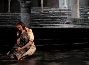 María Antúnez in de titelrol (foto: LA Opera / Robert Millard).