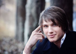 Bariton Iurii Samoilov is één van de grootste talenten die de Opera Studio Nederland voor de bezuinigingen nog voortbracht. Deze zomer doet hij een Young Singers Project in Salzburg en hij staat in de belangstelling van grote operahuizen, waaronder de Metropolitan Opera.
