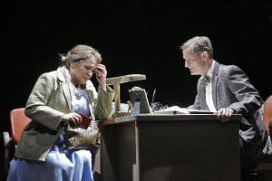 Scène uit Dolores Claiborne, met links Patricia Racette (foto: Cory Weaver).