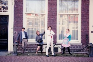 Persephone Abbott, Jaap de Jonge, Trudy Klein en Petr Karlicek voeren La Serva Padrona van Pergolesi op.