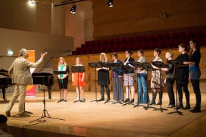 Ed Spanjaard voerde aan het einde van het ochtendprogramma samen met de zangers van de Wagner Academie de derde akte van Die Walküre uit (foto: Dré de Man).