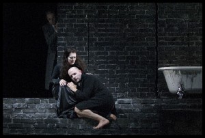 Scène uit Hamlet, met Jennifer Larmore en Stéphane Degout (foto: Hermann en Clärchen Baus).