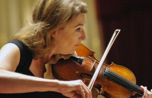 Candida Thompson, aanvoerder van Amsterdam Sinfonietta (foto: Eric Veenhuyzen).