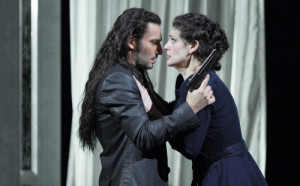 Jonas Kaufmann en Anja Harteros in La forza del destino (foto: Wilfried Hösl).