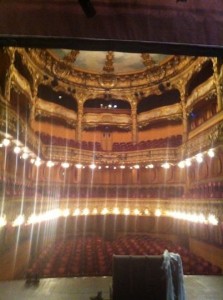 Shot van het Théâtre de l'Athénée, kort voor de première van King Arthur.