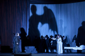 Scène uit Die Frau ohne Schatten (foto: Clive Barda / Royal Opera House).