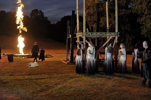 Scène uit King Arthur van Holland Opera (foto: Ben van Duin).