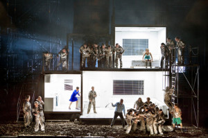 Toneelbeeld van Lady Macbeth uit het district Mtsensk (copyright: Annemie Augustijns / Vlaamse Opera).