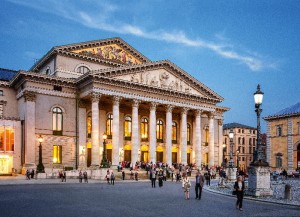 Het Nationaltheater in München, waar de Bayerische Staatsoper zijn meeste voorstellingen speelt (foto: Felix Löchner).