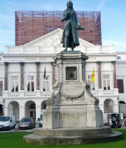 Standbeeld van componist Grétry, voor het operahuis in Luik.