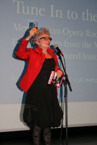 Francine Boske toost op de eerste operavertoning in haar theater, Così fan tutte op 26 april jongstleden.
