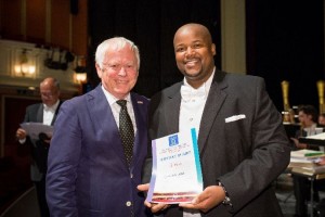 Bart Schuil en Siyabulela Ntlale, winnaar van de 2e prijs (foto: Susanne Diesner).