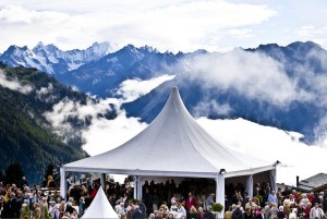 Het terras van de Salle des Combins, de grootste speellocatie van het Verbier Festival.