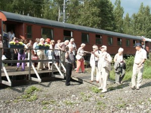 Operagasten arriveren met een antieke trein bij Opera på Skäret (foto: Opera på Skäret).