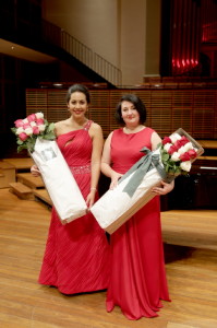 Links winnares Marlena Devoe van de Bel Canto Award, rechts winnares Anna Patrys van de eerste Elizabeth Connell Prize.