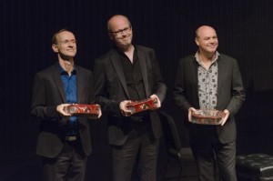 De pianisten Hans Adolfsen, Hans Eijsackers en Paul Plummer leverden een huzarenstukje: met z'n drieën begeleidden ze alle twintig halvefinalisten (copyright foto: Vincent Nabbe).