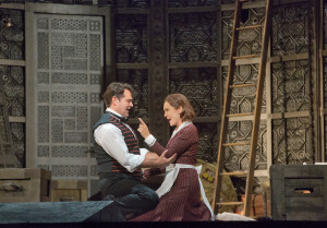 Scène uit Le nozze di Figaro, met Ildar Abdrazakov en Marlis Petersen (foto: Ken Howard / Metropolitan Opera).