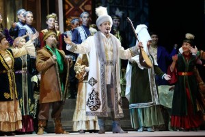 Scène uit Astana Opera's productie van Birzhan en Sara.