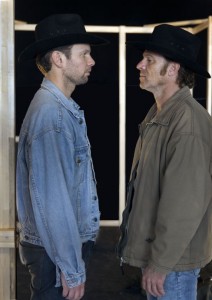 Mark Omvlee en Christian Tschelebiew als Jack en Ennis (foto: Wil van Iersel).