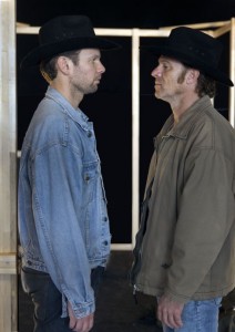 Mark Omvlee en Christian Tschelebiew als Jack en Ennis (foto: Wil van Iersel).