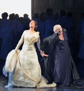 Elsa en Ortrud in Lohengrin bij De Nationale Opera (foto: Ruth Walz).