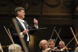 Christian Thielemann voor de Sächsischen Staatskapelle Dresden (foto: Matthias Creutziger).