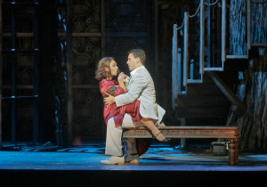 Danielle de Niese en Erwin Schrott in Le nozze di Figaro (foto: Ken Howard / Metropolitan Opera).