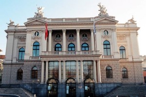 Het Opernhaus Zürich (foto: Suzanne Schwiertz).