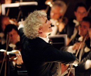 Sir Simon Rattle voor de Berliner Philharmoniker (foto: Monika Rittershaus).