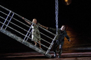 Adrianna Pieczonka en Bryn Terfel in Der fliegende Holländer (foto: Clive Barda / Royal Opera House).