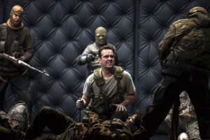Scène uit Macbeth bij De Nationale Opera (foto: Bernd Uhlig).