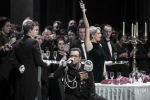 Scène uit Macbeth bij De Nationale Opera (foto: Bernd Uhlig).